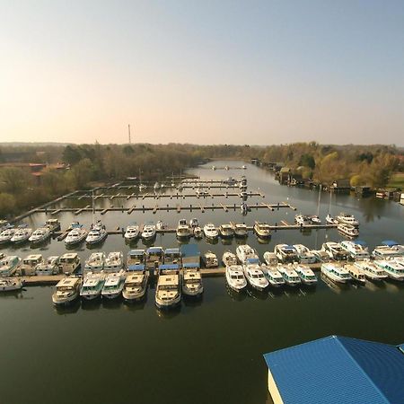 Pet Friendly Apartment In Rechlin With Kitchen ภายนอก รูปภาพ