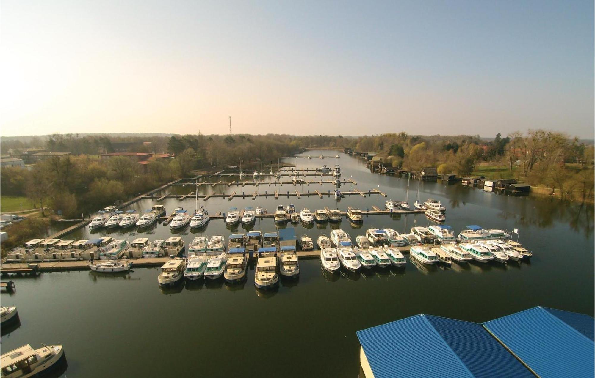 Pet Friendly Apartment In Rechlin With Kitchen ภายนอก รูปภาพ