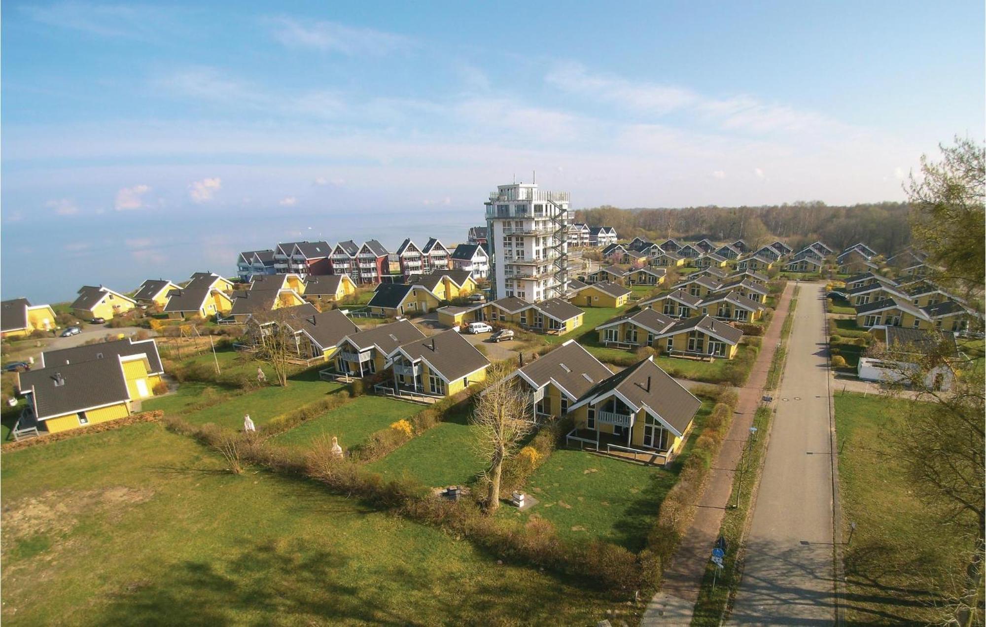 Pet Friendly Apartment In Rechlin With Kitchen ภายนอก รูปภาพ